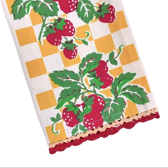𝅺NEW 100% Cotton Tea Towel Strawberries - Picture 2 of 4